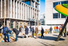 Sfeerfoto van de Lettermarkt op Nieuw Zuid