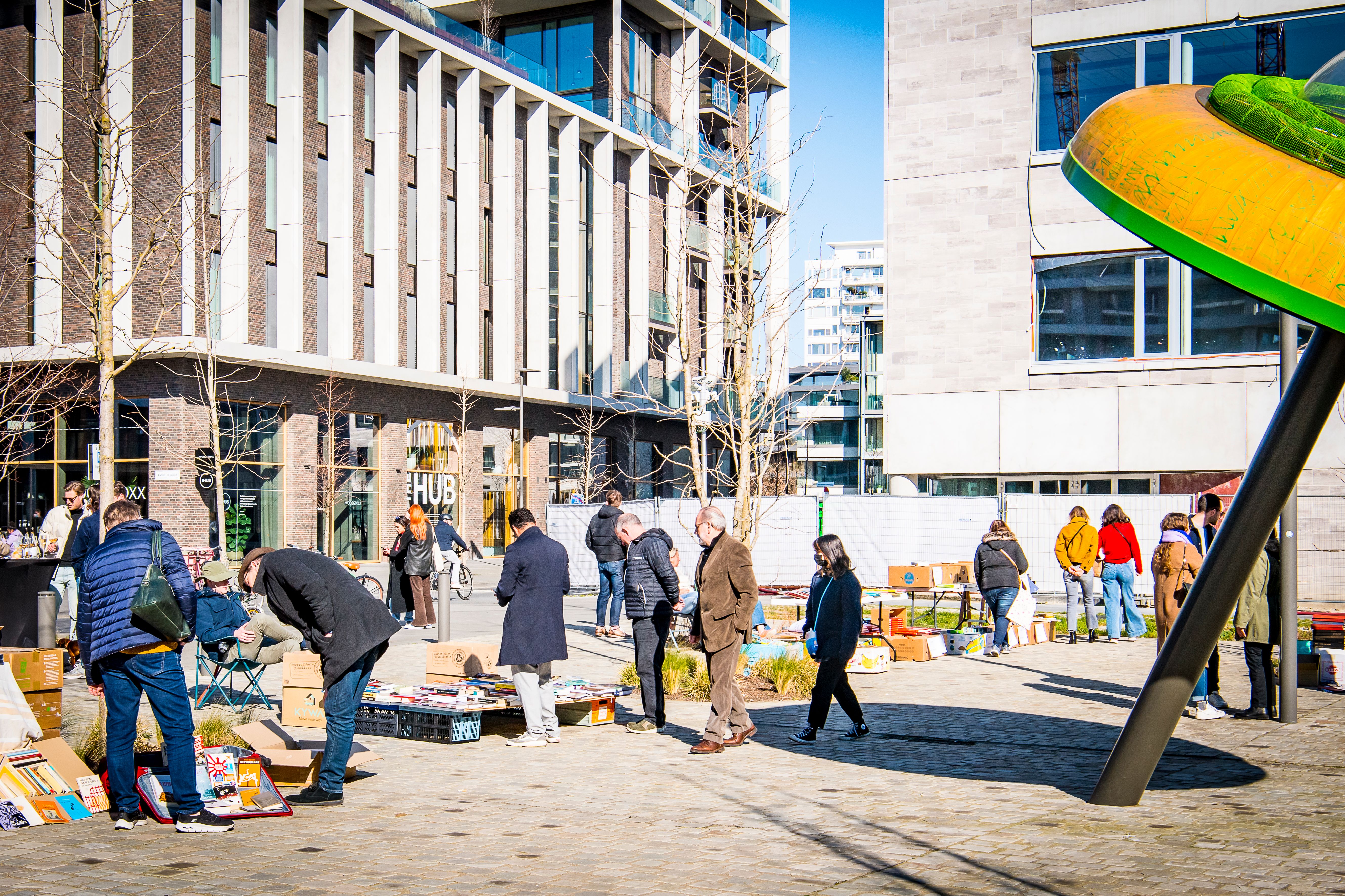 Sfeerfoto van de Lettermarkt op Nieuw Zuid